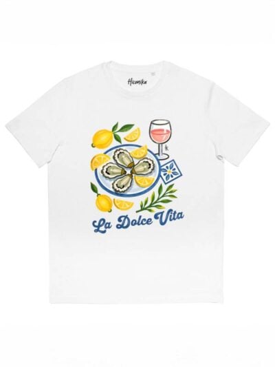 T-shirt donna More con la stampa di un piatto di ostriche, limoni, cocktail e la scritta "La Dolce Vita" – SMD28