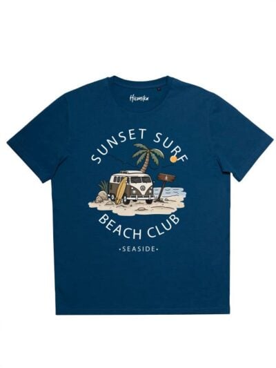 T-shirt uomo More con la stampa di un furgone vintage su una spiaggia e la scritta "sunset surf beach club" – SMU03