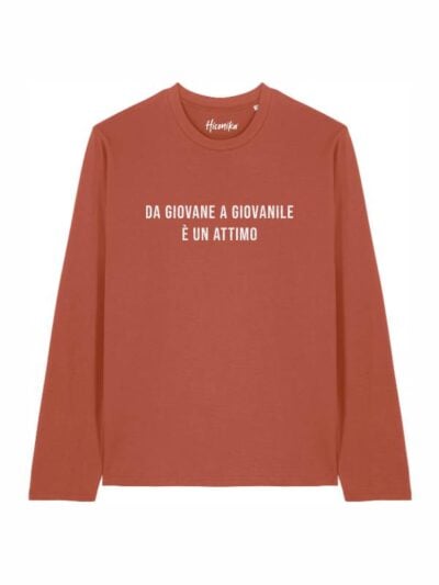 T-shirt Alba manica lunga con la scritta “da giovane e giovanile è un attimo” in glitter - TA046