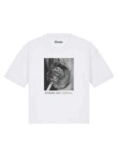 T-Shirt donna Stella con stampa in bianco e nero e la scritta “strong and feminine” in reflex – TS020