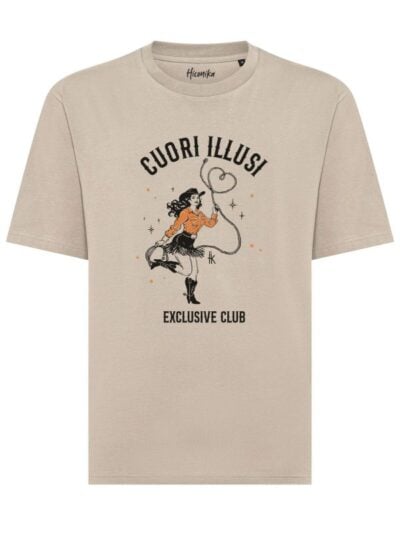T-shirt unisex Axis con una cowgirl e la scritta "cuori illusi exclusive club" – CU01