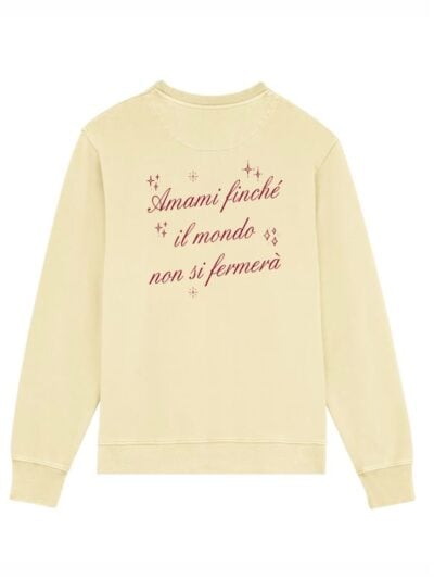 Felpa unisex Fiamma con la scritta "Amami finché il mondo non si fermerà" stampata sulle spalle – CUF09