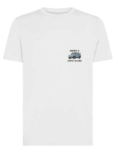 T-shirt uomo Moon con la stampa di un'automobile e la scritta "andavo a cento all'ora" in patch a rilievo lato cuore – TM004