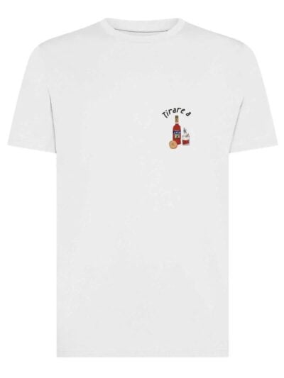 T-shirt uomo Moon con la stampa di una bottiglia di campari e la scritta "tirare a" in patch a rilievo lato cuore – TM025
