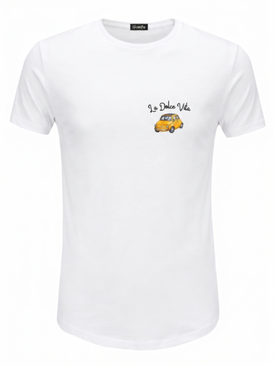 Pacchetto Stock: 15 T-shirt uomo bianche Urban con la stampa di un’automobile e la scritta “La Dolce Vita” in patch a rilievo lato cuore - STOCK48