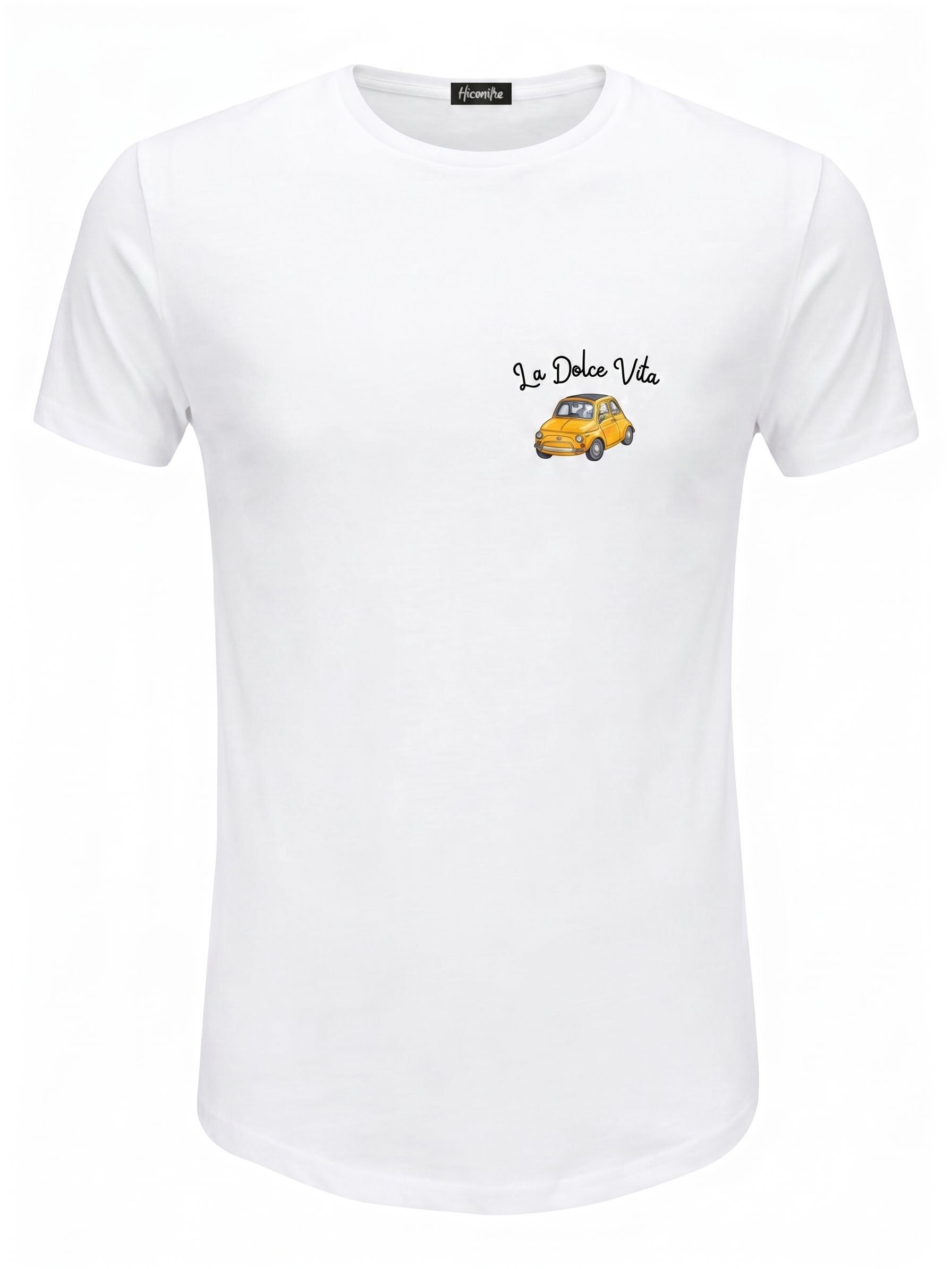 Pacchetto Stock: 15 T-shirt uomo bianche Urban con la stampa di un’automobile e la scritta “La Dolce Vita” in patch a rilievo lato cuore - STOCK48