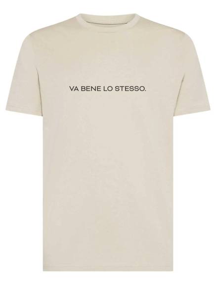T-shirt uomo Moon con la scritta "va bene lo stesso" in patch a rilievo – TM053