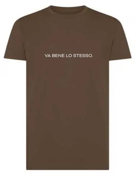 T-shirt uomo Moon con la scritta "va bene lo stesso" in patch a rilievo – TM053 - immagine 3