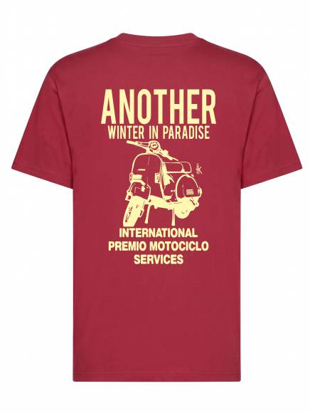 T-shirt uomo Ryder con stampa sulle spalle di una vespa e la scritta "another winter in paradise" lato cuore – TM064 - immagine 7